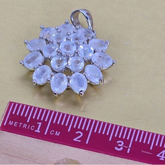 925 Sterling Silver Pendant 2x2cm with Natural Moonstone. - Picture 5 of 8